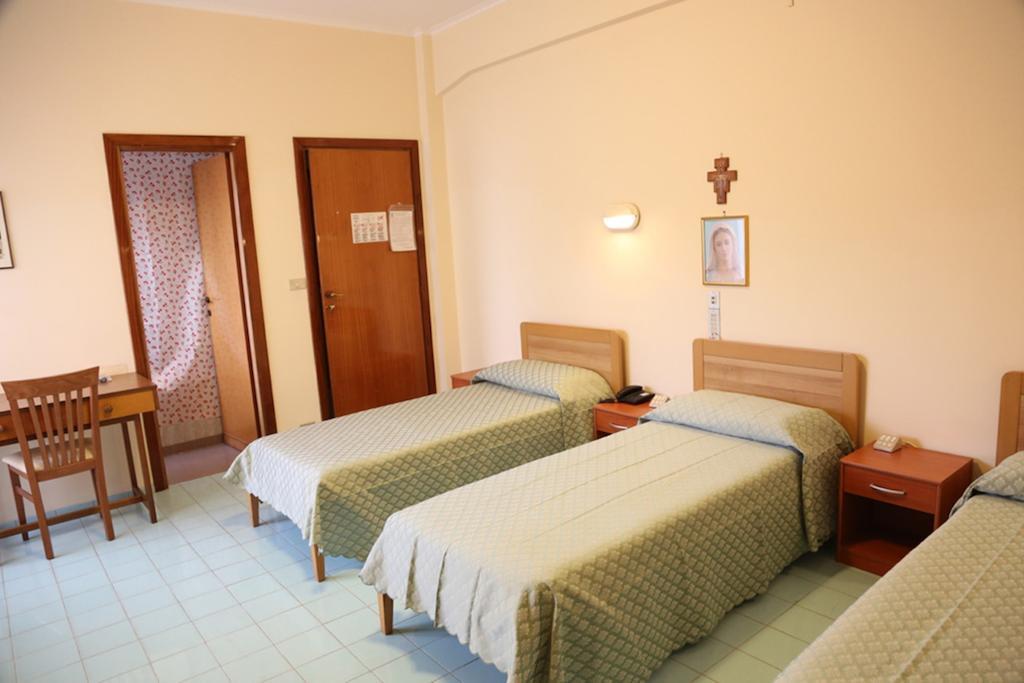 Отель Casa Piccole Ancelle Di Cristo Re Рим Номер фото