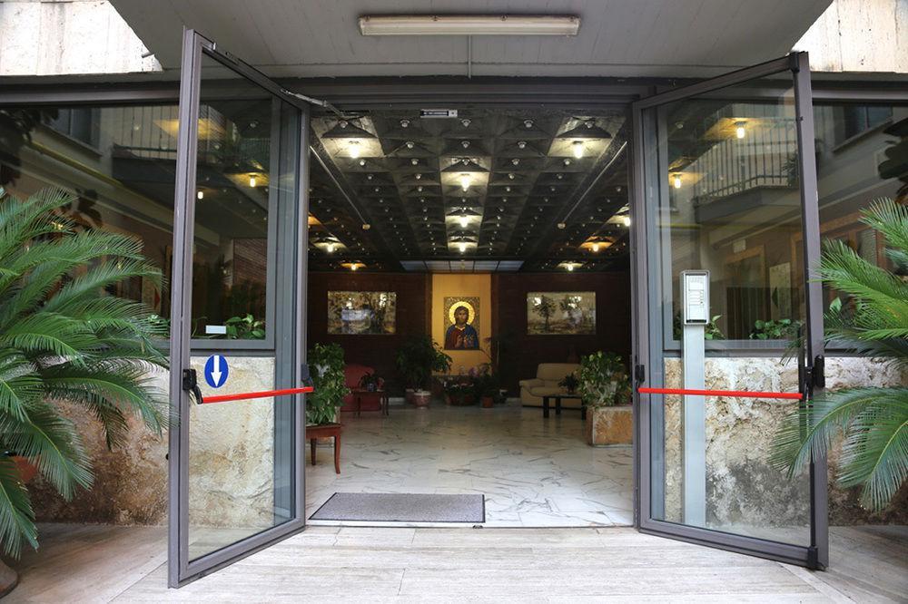 Отель Casa Piccole Ancelle Di Cristo Re Рим Экстерьер фото